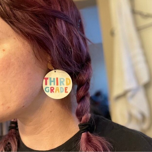 2nd Grade School Earrings 📝 - Picture 4 of 5